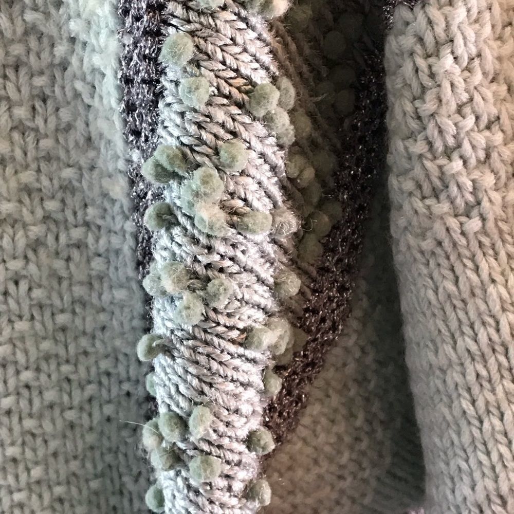 Vintage HAND knit sweater vintage 80s sea foam green with silver accent - Picture 9 of 9